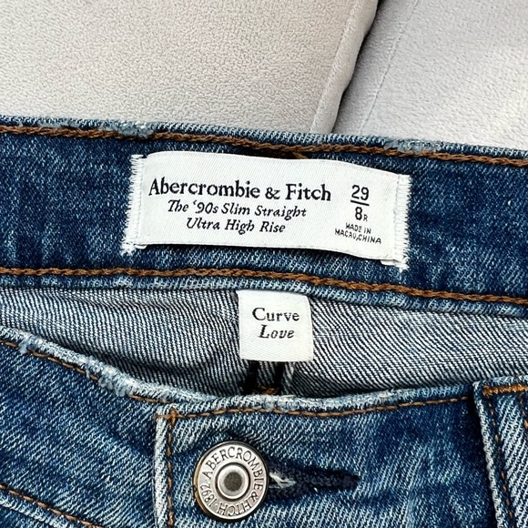 Abercrombie & Fitch Curve Love Ultra High Rise 90s Slim Straight Jean - Picture 8 of 8